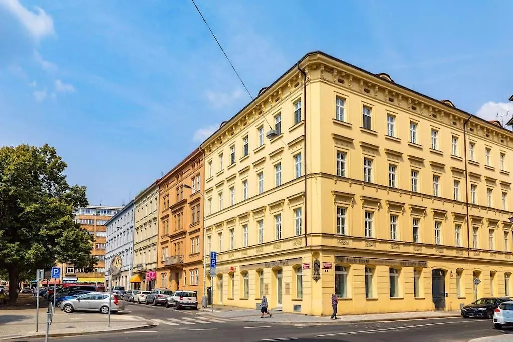 Luxurious And Chic Duplex 2 Bed Apartment Prague