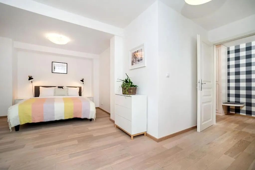 Luxurious And Chic Duplex 2 Bed Apartment Πράγα